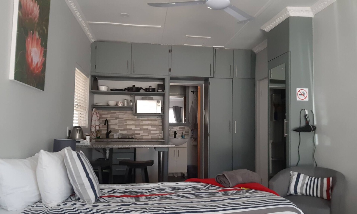 Ashton Apartment | Rest4Sure Self catering unit on Route 62