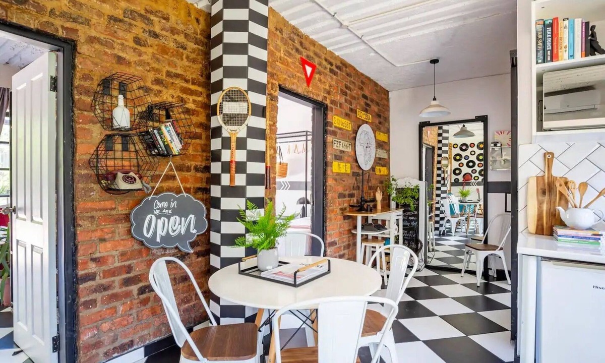 Centurion House | Retro-vintage New Yorker Apartment in Centurion