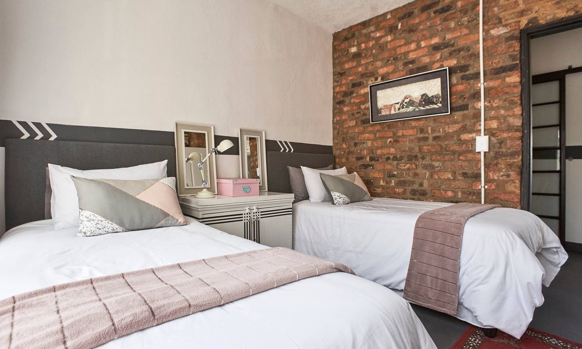 The Reeds Hotel | Retro-vintage New Yorker Apartment in Centurion