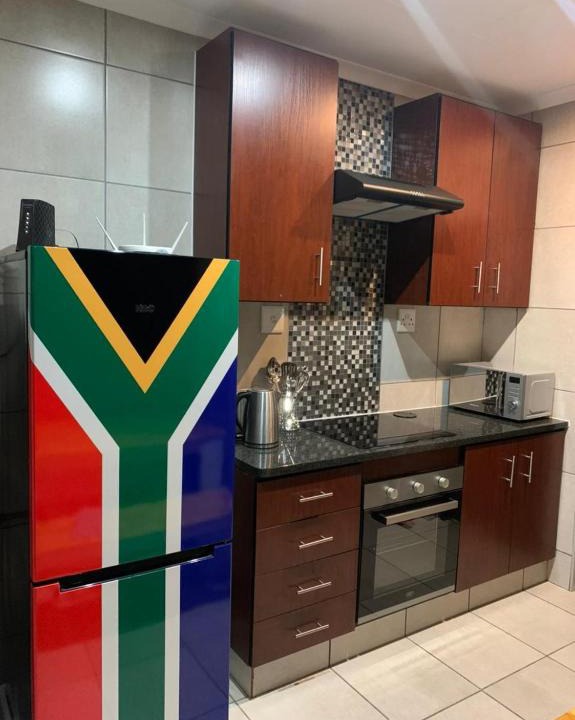 Moses Kotane House | Rhino House with 3 bedrooms next to Pilanesberg and Sun City