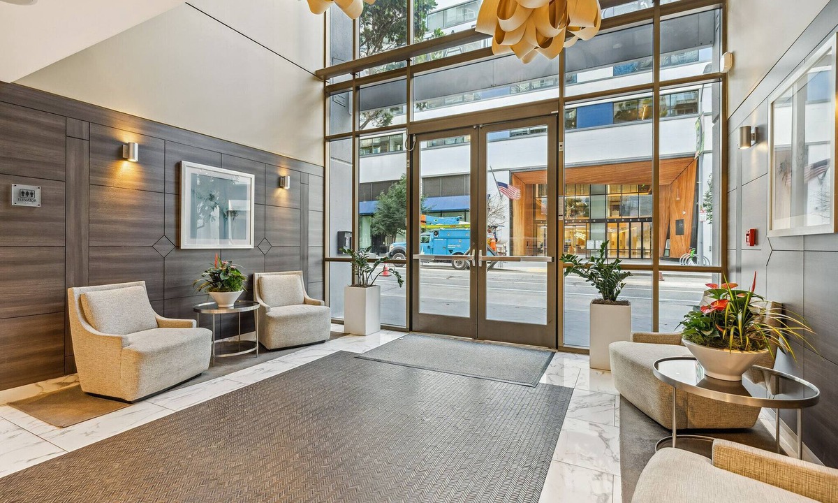 Rincon Hill Apartment | Rincon Hill 1 BR w/Office by Anyplace - 11446