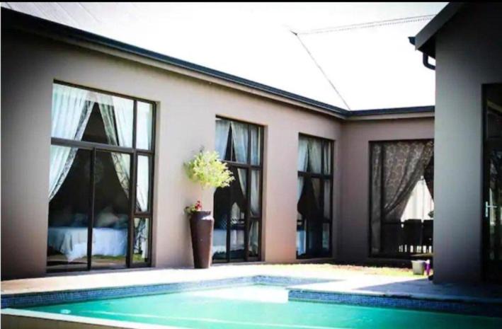 Parys House | River House