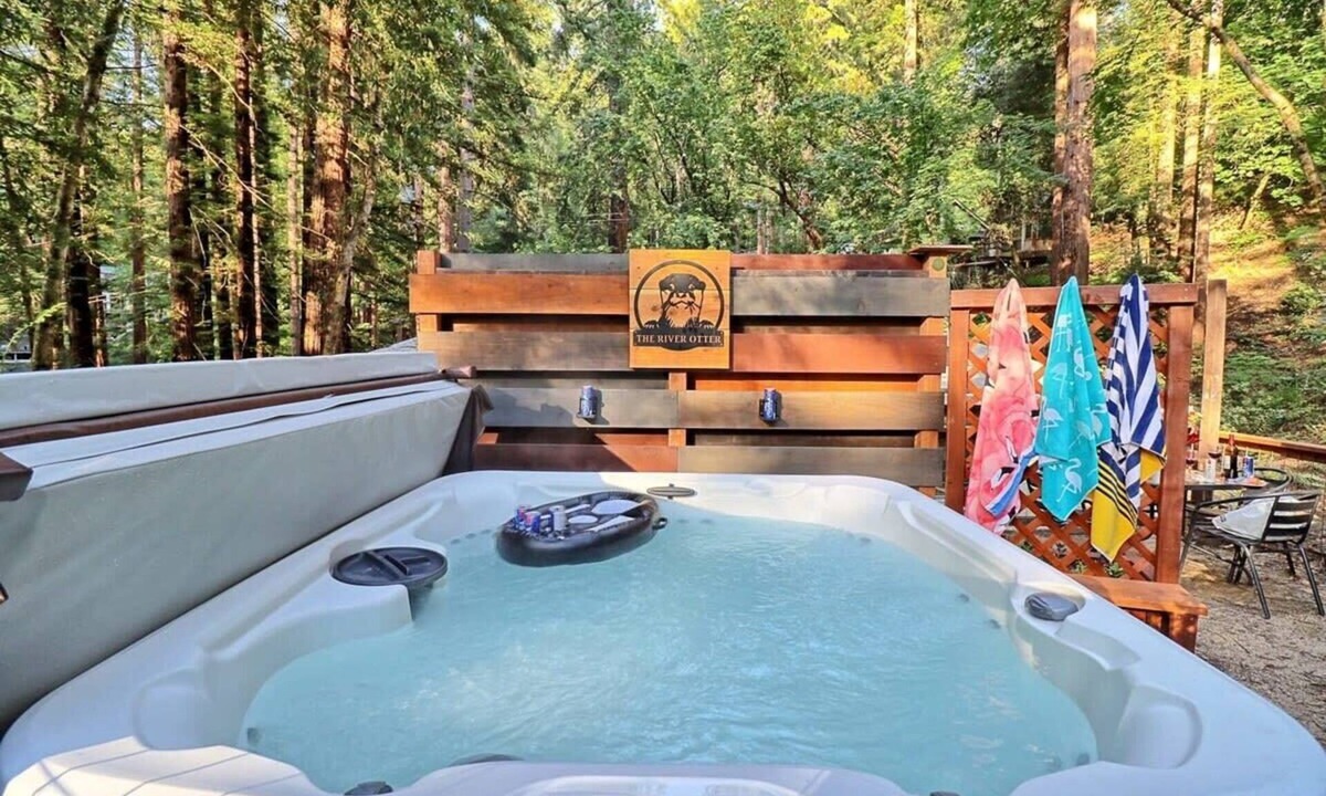 Rio Nido House | River Otter Hot Tub BBQ Fire Pit Russian River Gem.