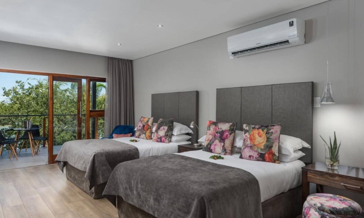 Upington Bed & Breakfast | River Place Manor - Family Room A