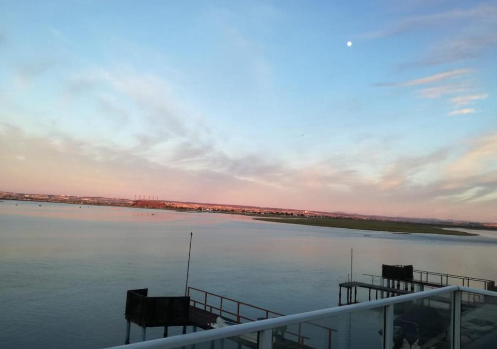 Bluewater Bay House | Riverfront close to beach