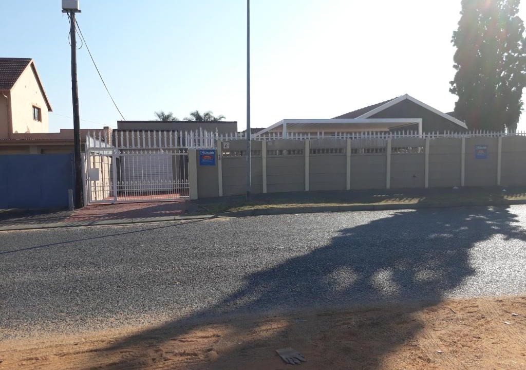 Greater Johannesburg Metropolitan Area House | Robertsham (Halaal) Self Catering Cottages