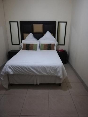 Constantia Kloof Apartment | Rocky Ridge Guest House 2 SELF CATERING - No Alcohol allowed