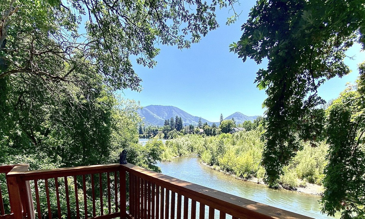 Grants Pass House | Rogue River- Luxury Retreat!