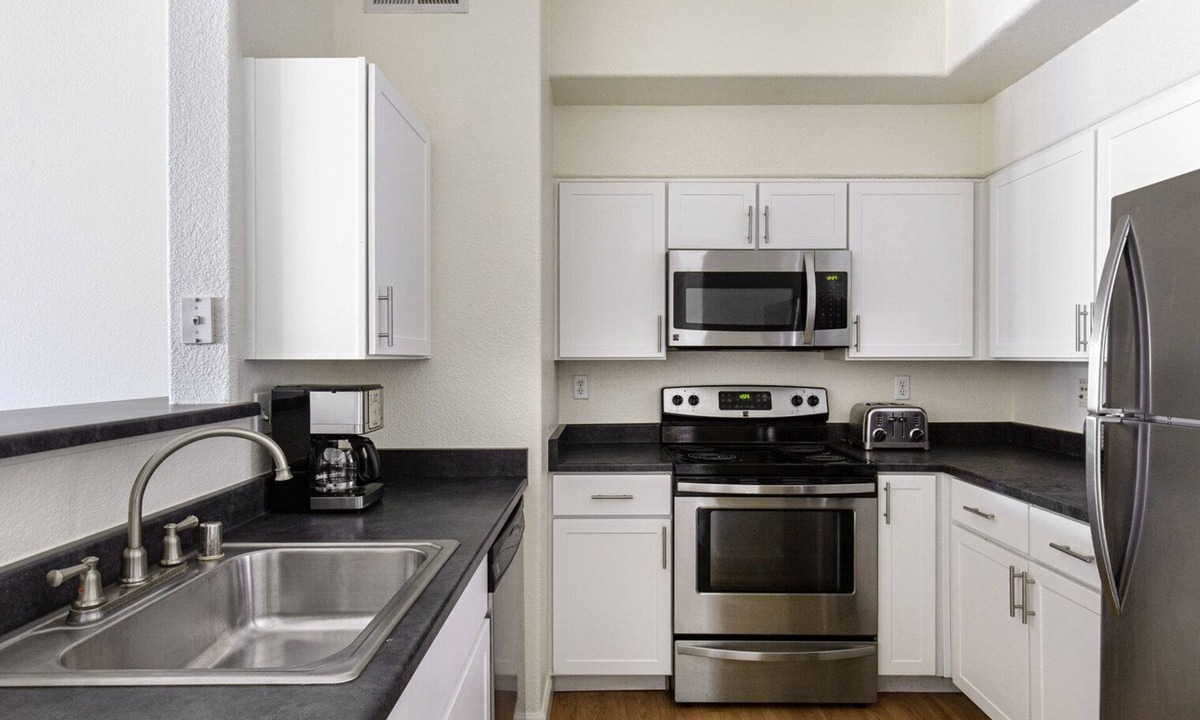 Fremont Apartment | Roomy Fremont 3BR w/ Pool, Gym, W/D, near TJ, WF, BART, by Blueground