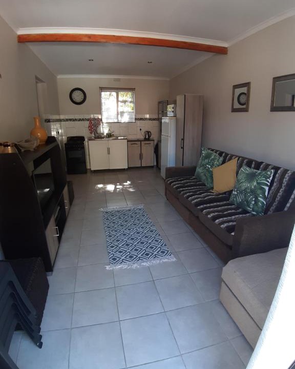 Bela-Bela Apartment | Roos Getaway Apartments