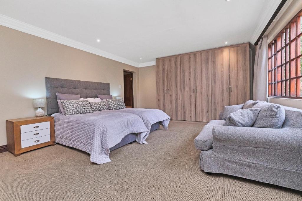 Houghton Estate Apartment | Rose Road Manor - Guest suite