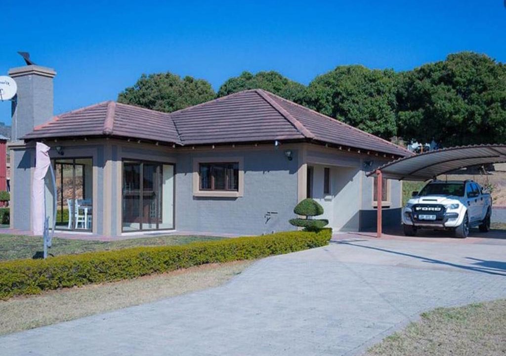 Mbombela Cabin | Rovy Villas Luxurious Chalet