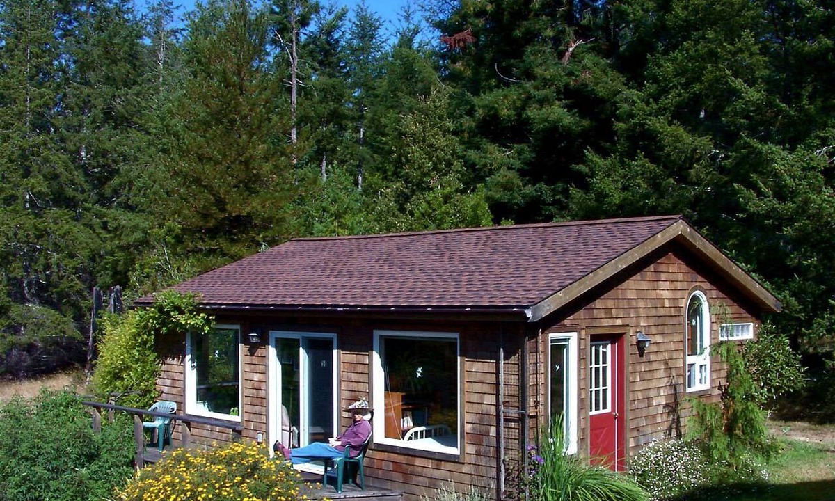 Albion Cottage | Rural Vacation Cottage near the Coast and the Town of Albion in Northern California