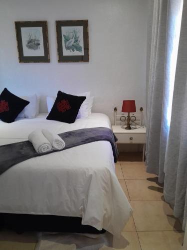 Greater Johannesburg Metropolitan Area Hotel | Russell's Rest Apartments