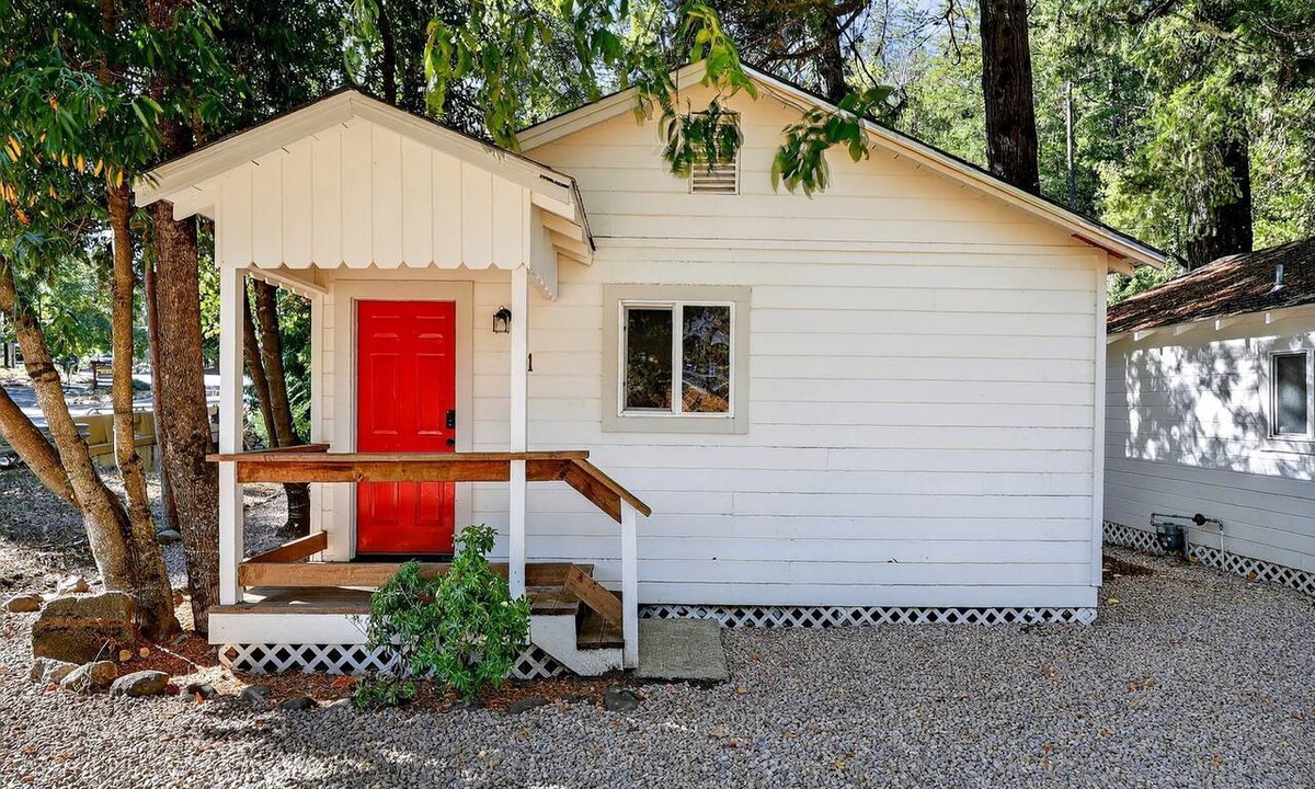 Cobb Cabin | Rustic Middletown Cabin Escape Near Clear Lake California Wine Country Stay