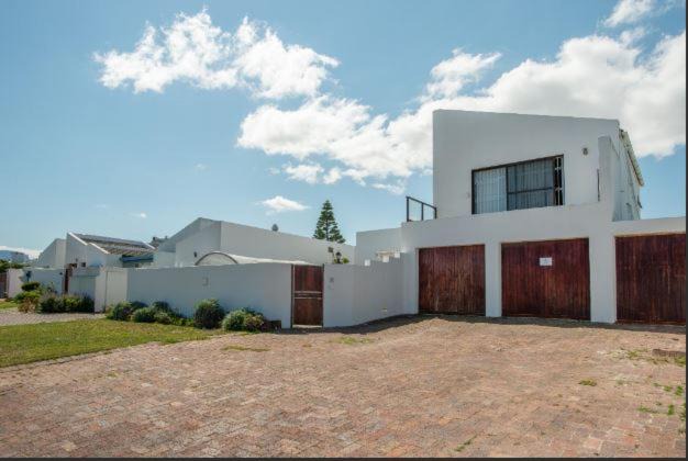 Marina da Gama House | Safe, Accessible Venue Near Muizenberg for Accommodation and Events