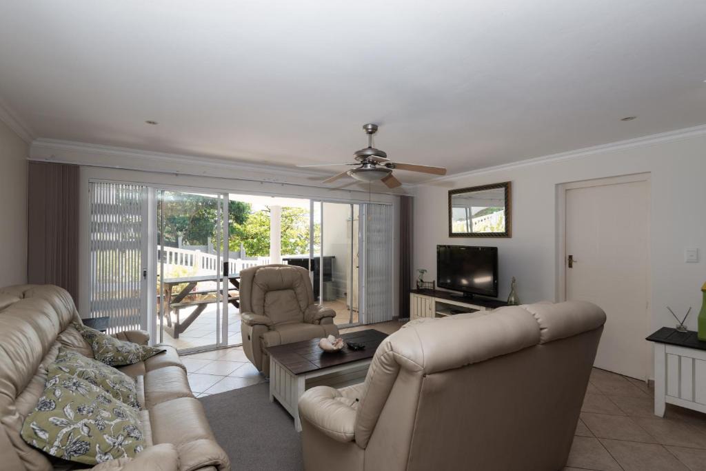 Shaka's Rock Apartment | San Marino 11