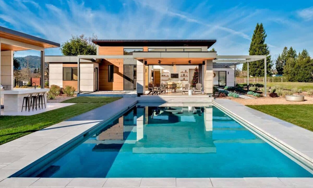 Kenwood House | Sandstone Estate | Resort Pool & Walk to Wineries!