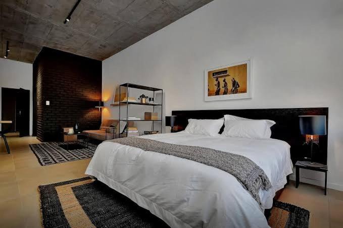 Sandown Apartment | Sandton Luxury Suite