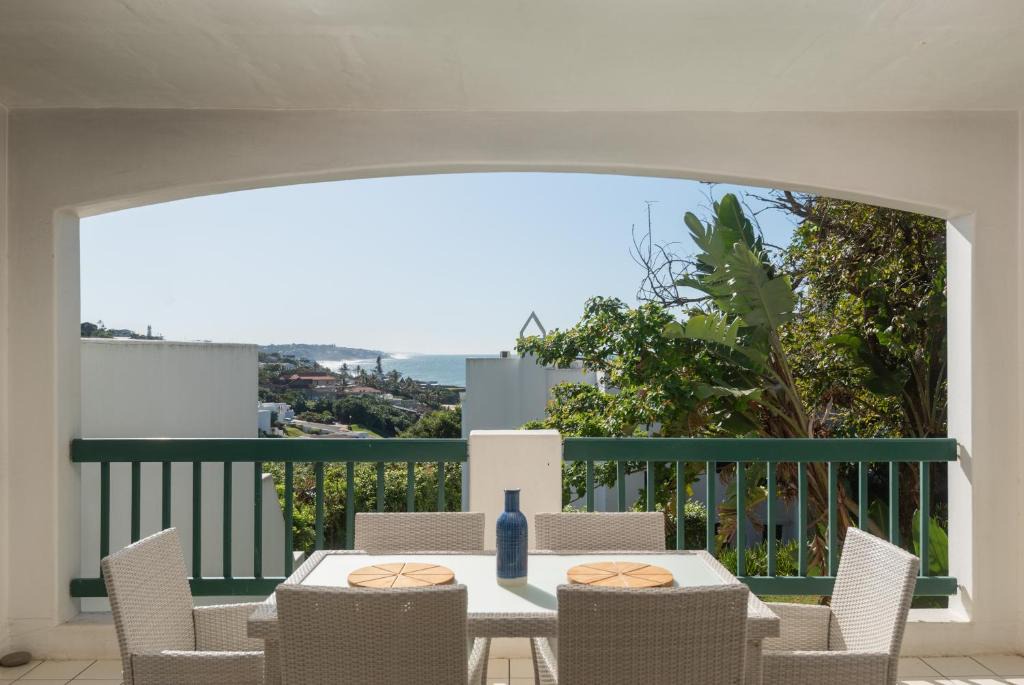 Shaka's Rock Apartment | Santorini Kamari 15 Family Only