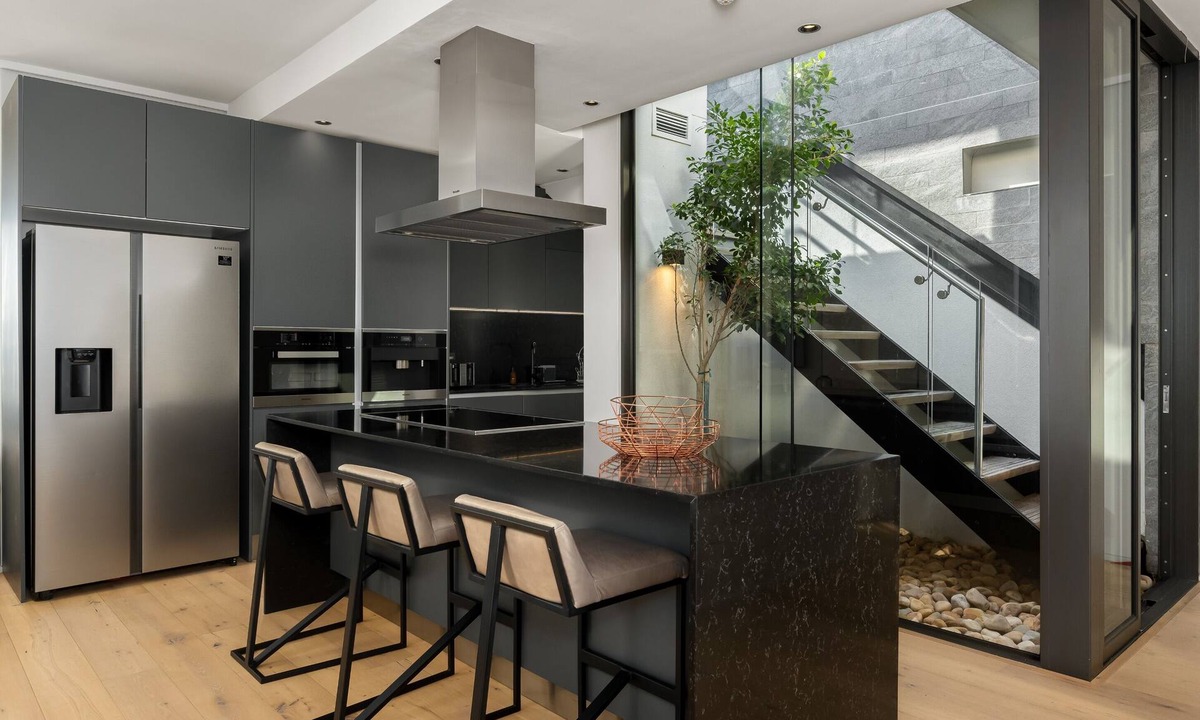 Sea Point Apartment | Sea Point Penthouse Rooftop Deck with Jacuzzi