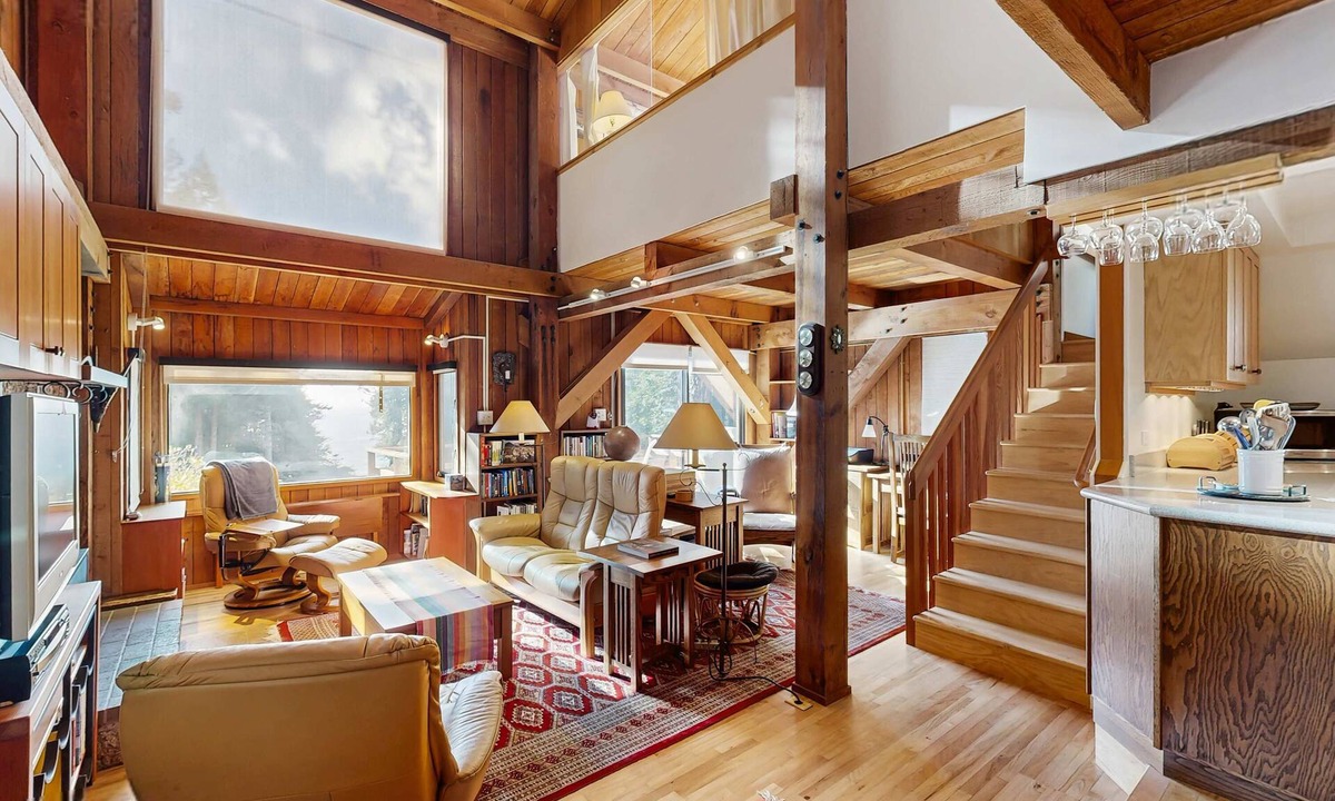 Sea Ranch House | Sea Ranch 2BR Binker Barn with hot tub, yard & fire pit — dogs welcome