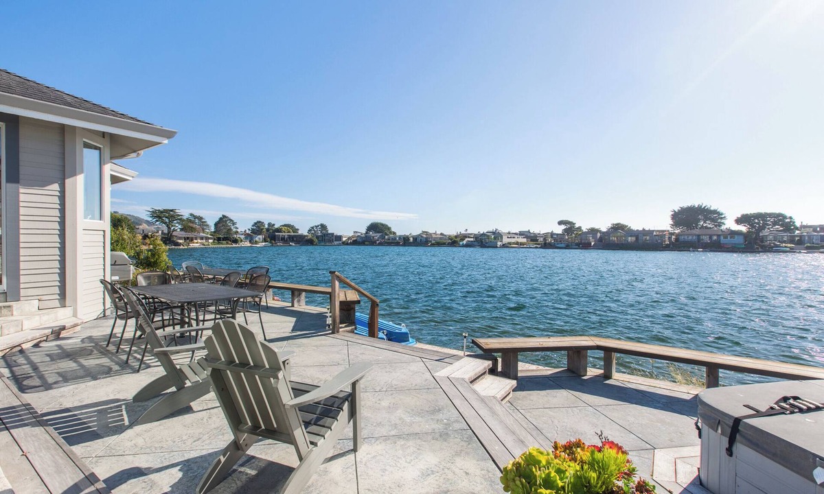 Stinson Beach House | Seadrift Lagoon Retreat w/Hot Tub & Deck