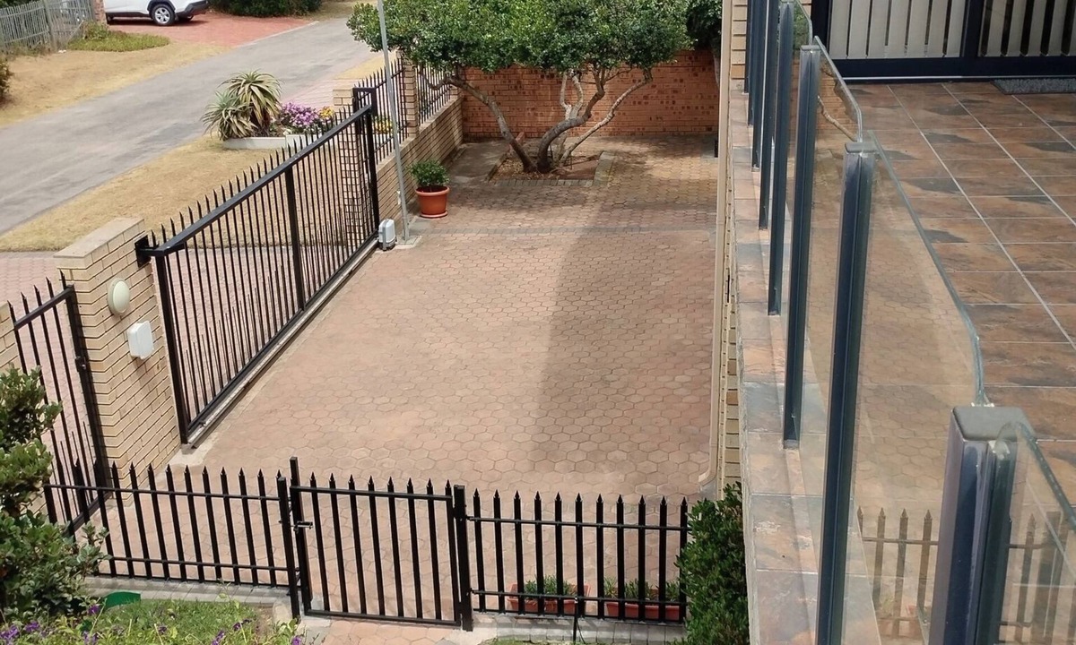 Klein Brak River Apartment | Seaside self-catering holiday accommodation with garden/braai (BBQ) facility.