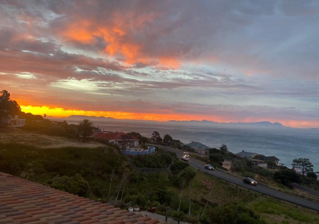 Mountainside Apartment | Seaview Sunset Boutique Apartments - Solar powered