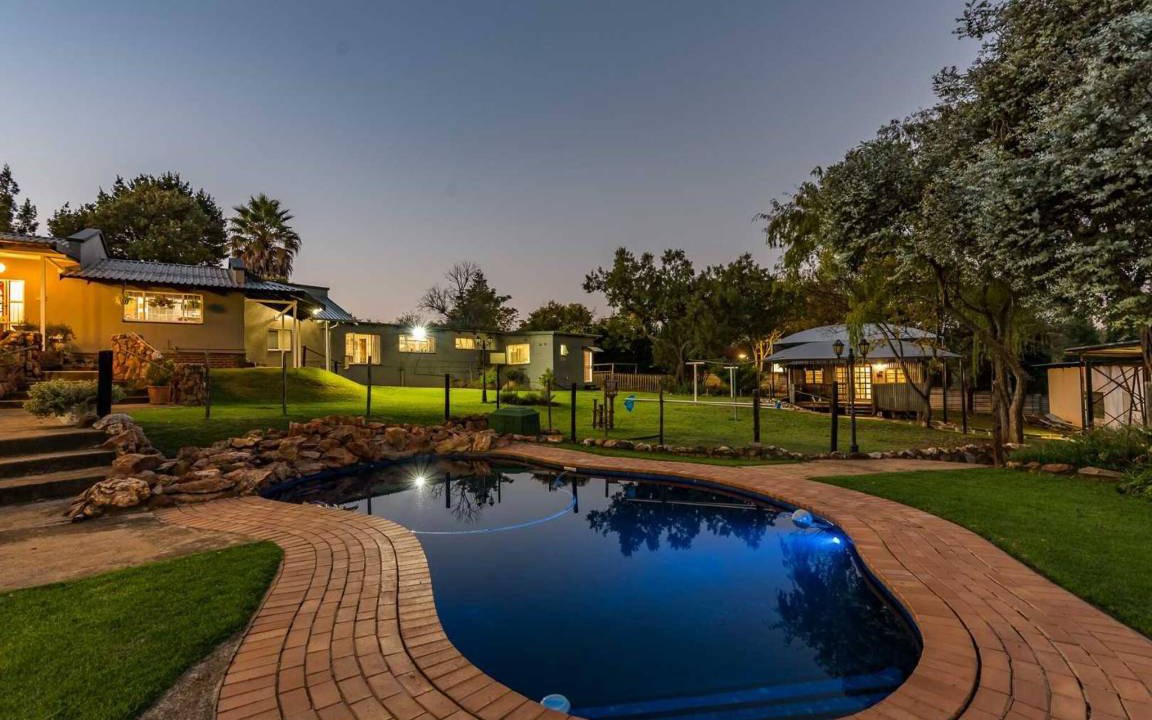 Krugersdorp Apartment | Secure Self-catered Apartment With Pool