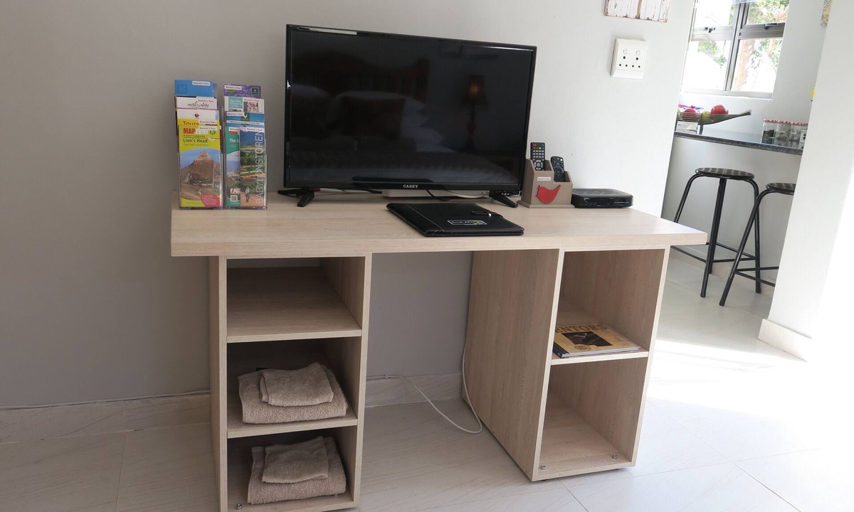 Eversdal Cottage | Self-catering, spacious Bachelors flat, WiFi, DSTV, garden-patio, secure parking