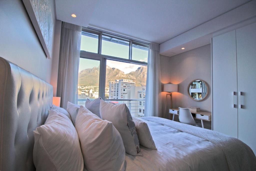 Cape Town City Centre Apartment | Sensational Sentinel