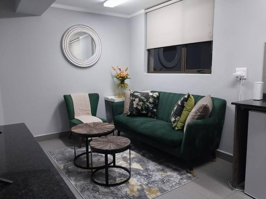 Quigney Beach Apartment | Serene Sanctuary with Ocean View