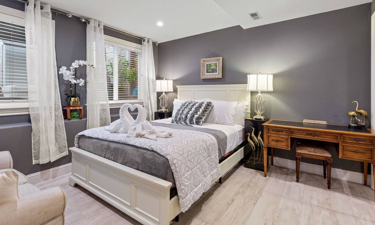 Outer Richmond Apartment | SF Studio by Golden Gate Park, Lands-end &SFSU, SFU,VA - Smoker lives next door