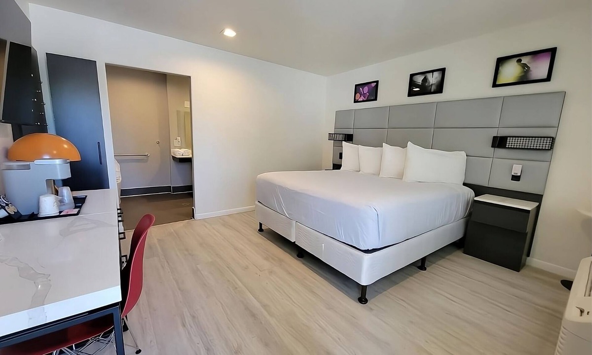 Newhall Hotel | Shopping Spree at Westfield Valley Fair Shopping Mall and Santana Row! Parking