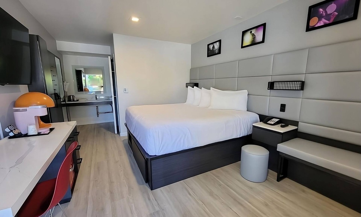 Newhall Hotel | Shopping Spree at Westfield Valley Fair Shopping Mall and Santana Row! Parking