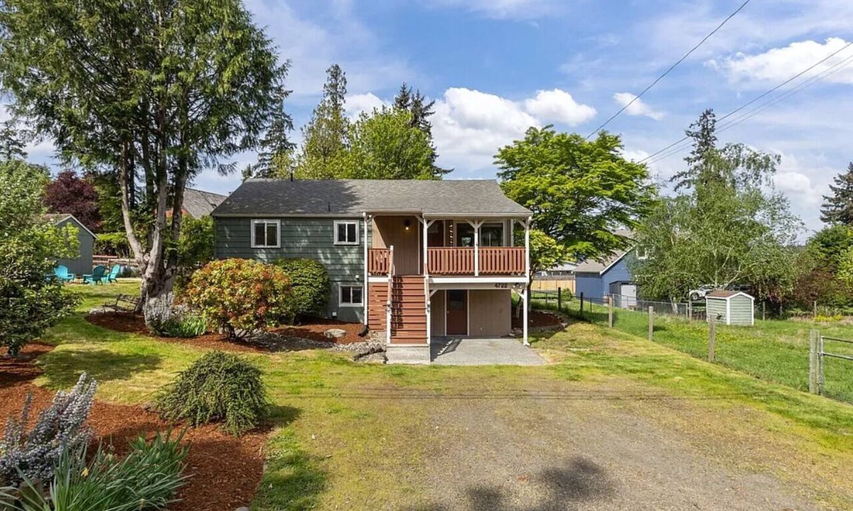 Retsil House | Shoreline Escape - Relaxing, Cozy Home Near the Sinclair Inlet Shoreline