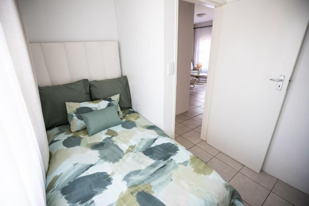 Govan Mbeki House | SINGLE Bedroom No Loadshedding House