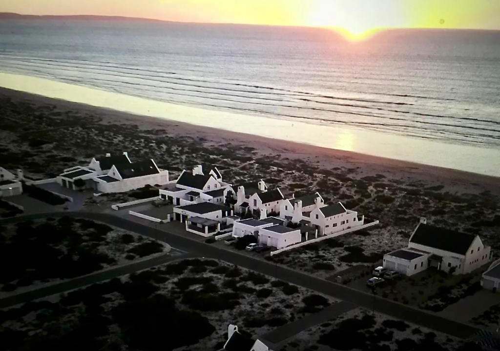 Dwarskersbos House | Skuurtjies - Beach Front Holiday