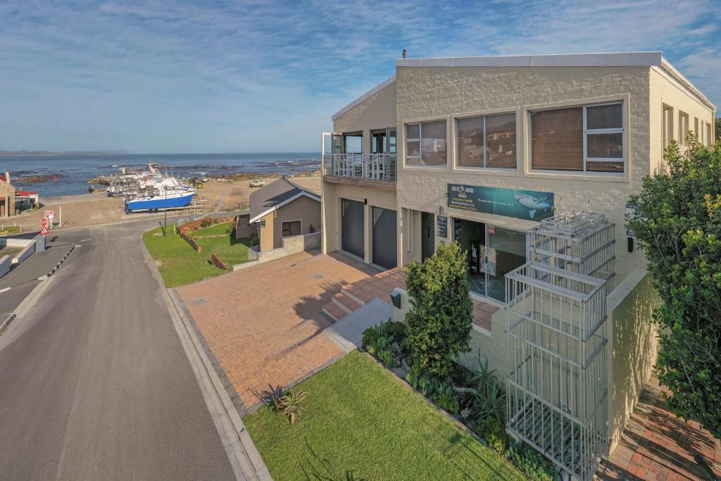 Van Dyks Bay House | Slip-A-Way Lodge