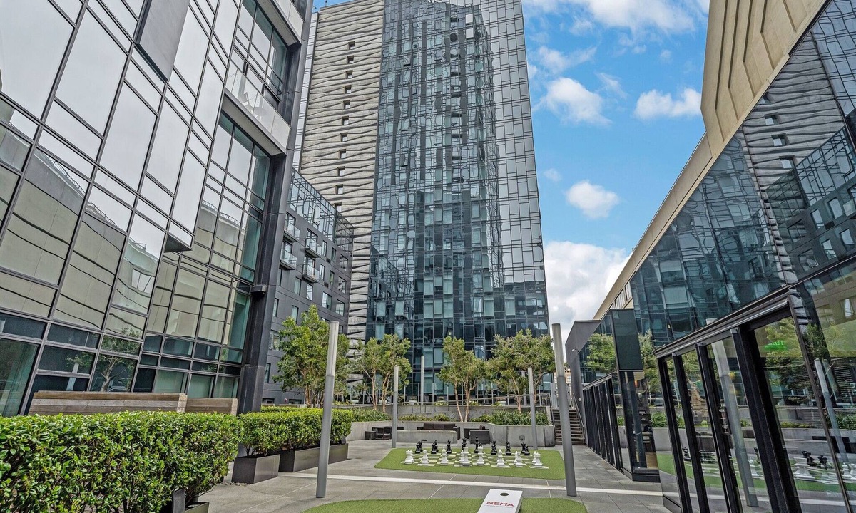 Downtown San Francisco Apartment | SoMa 1 BR w/Office by Anyplace - 10764