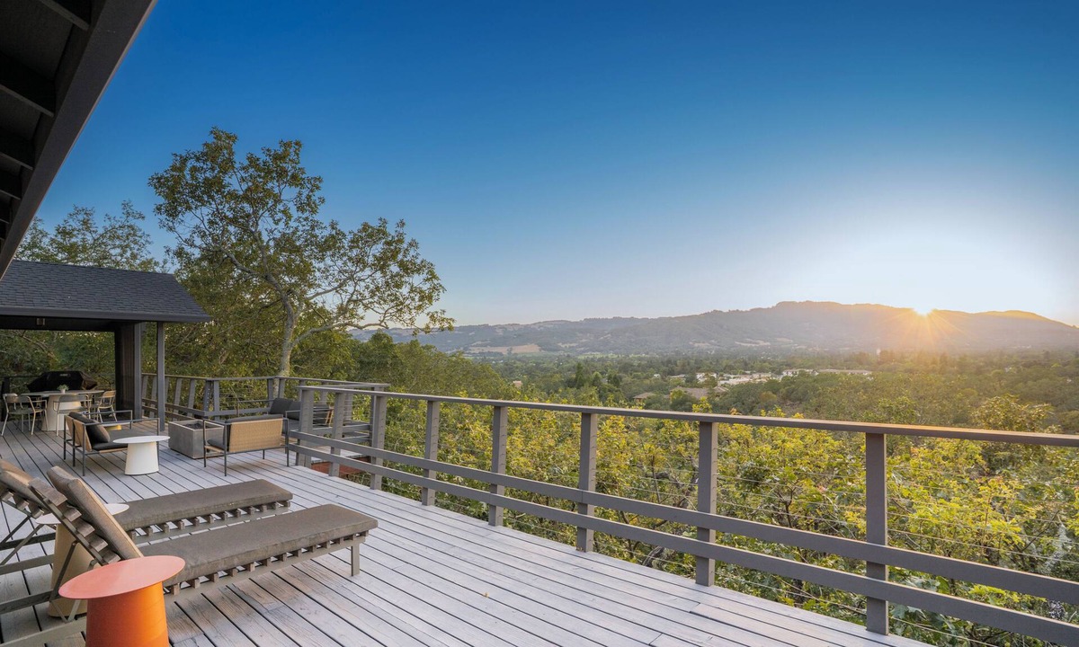 Sonoma House | Sonoma Gem! Modern. Serene. Wine Retreat w/HOT TUB!