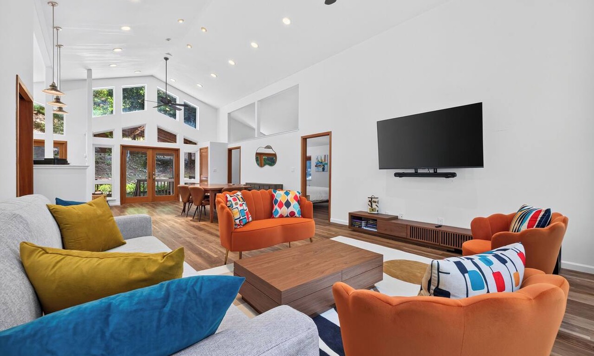 Guerneville House | Sonoma Weinhaus Sleeps 6 HotTub Steambath Gourmet Coffee Korbel Russian River