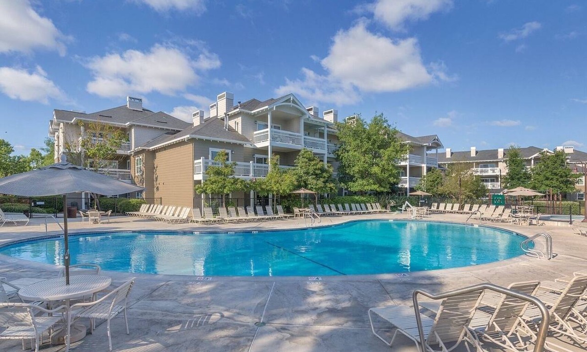 Windsor Apartment | Sonoma | Wine Country Getaway | Pool & Vineyard Days