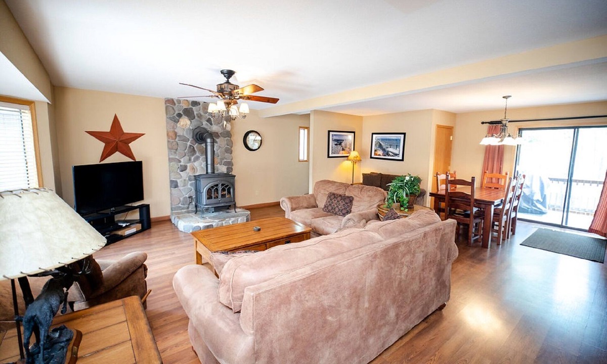 Pioneer Trail House | South Lake Tahoe Cabin withHot Tub, Fenced Yard, Near Lake & Skiing