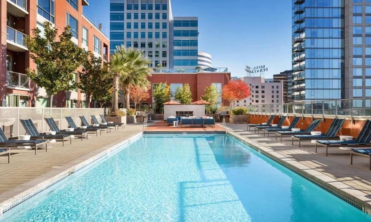 Downtown San Jose Apartment | Spacious 1 BR | Full Kitchen | Pool | Beautiful Living Area