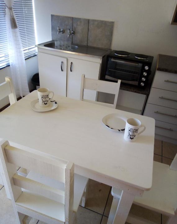 Vredenburg House | Spacious 1bed + braai 13km to Paternoster beach
