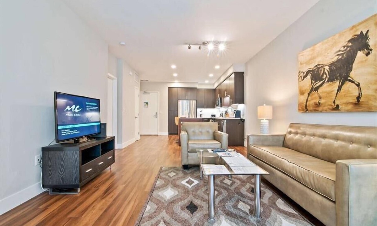 Shoreline West Apartment | Spacious 1BR | Free WiFi | Laundry | Near Castro Street