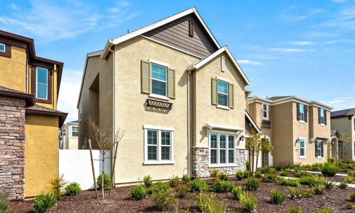 Roseville House | Spacious 4-bedroom 3-bath pet friendly house in West Roseville