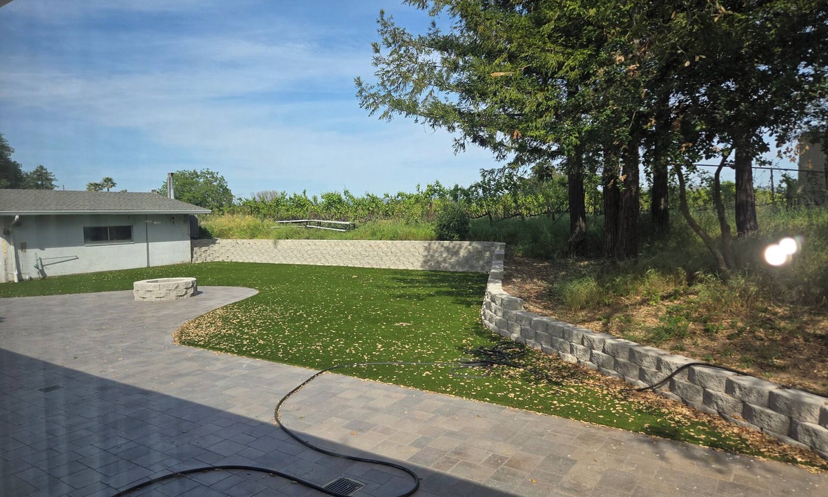 Napa House | Spacious 4-bedroom single level in the vineyards south of downtown